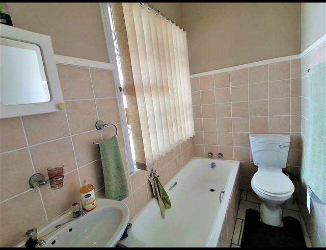 2 BEDROOM TOWNHOUSE FOR SALE IN MARGATE BEACH